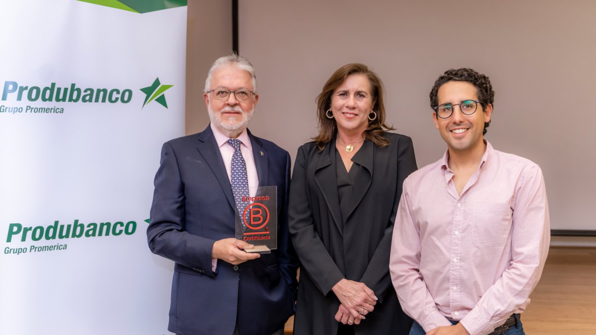 Los directivos de la compañía recibieron el certificado de ser una compañía tipo B.