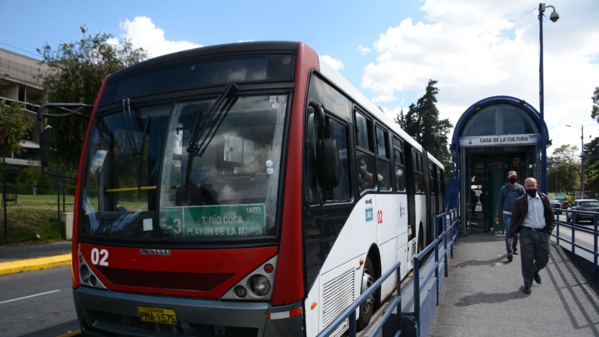 La estación y un tramo de la avenida 6 de Diciembre fue cerrado mientras se realizaban las pericias.