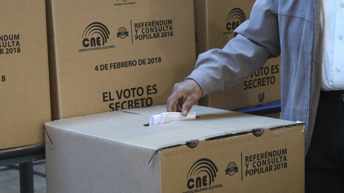 El gobierno espera que la consulta popular y referendo se de en las elecciones seccionales de febrero de 2023. Foto referencial.