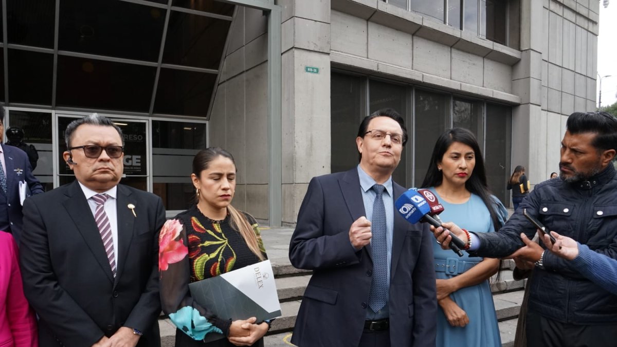 Solicitud. Legisladores acudieron a la Fiscalía en la Juan León Mera y Patria.