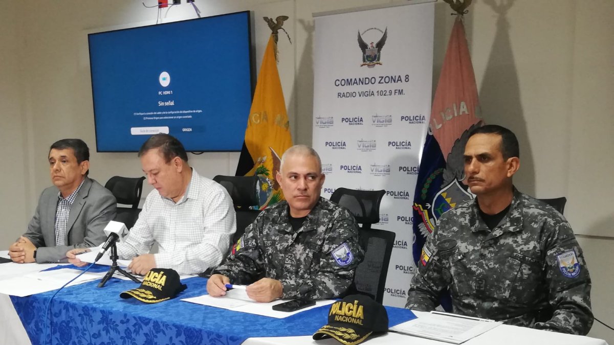 En el cuartel Modelo se dio una rueda prensa con el ministro Juan Zapata.