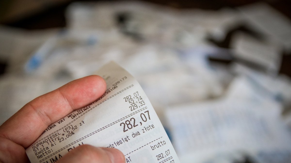 Todos los negocios están obligados a emitir facturas o notas de venta.