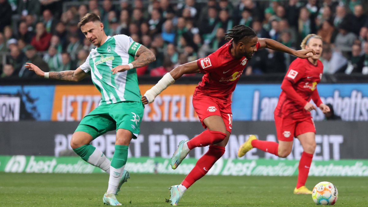 Christopher Nkunku (derecha) es uno de los jugadores más desequilibrantes del campeonato alemán. Por eso es considerado titular en Francia.