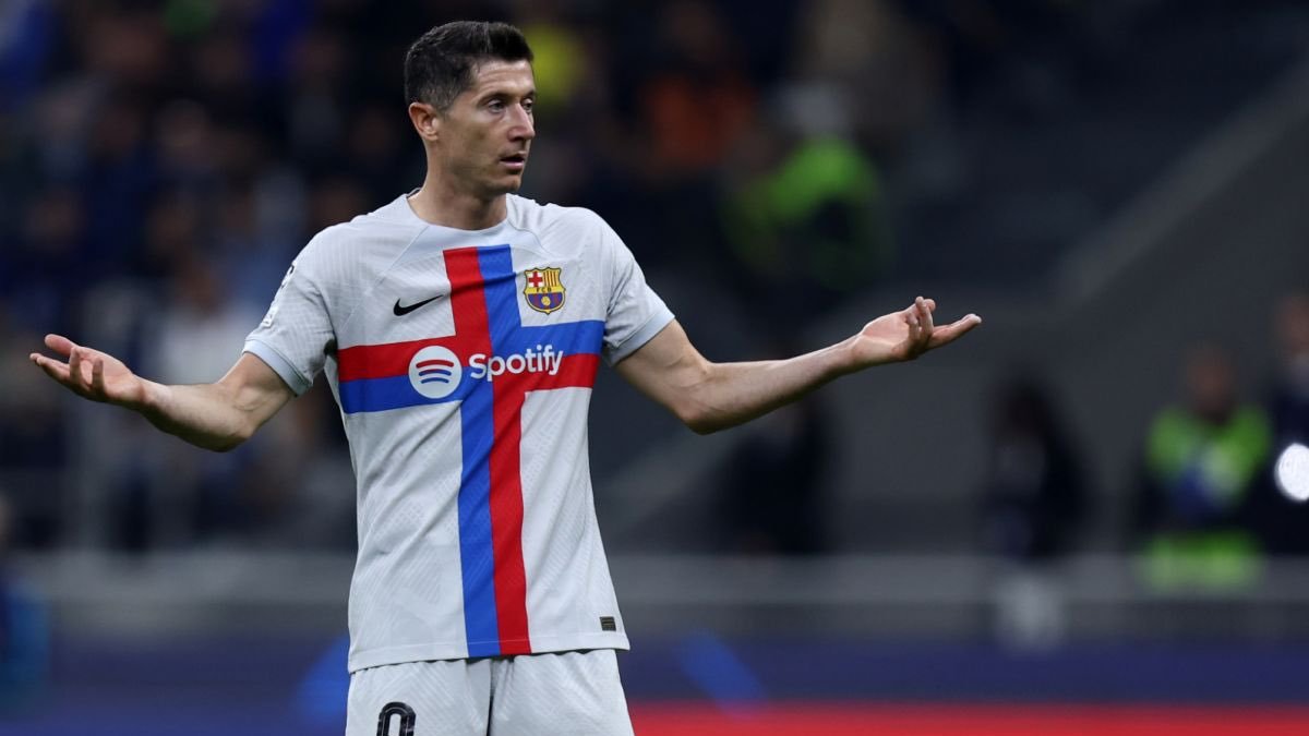 El delantero de Barcelona, Robert Lewandowski, fue expulsado el 8 de noviembre ante Osasuna.  