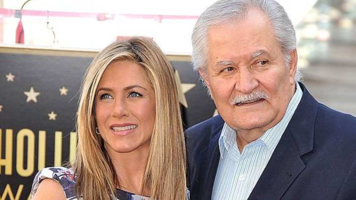 Jennifer, junto a su padre, el día en que recibió una estrella en el Paseo de la Fama en Hollywood.