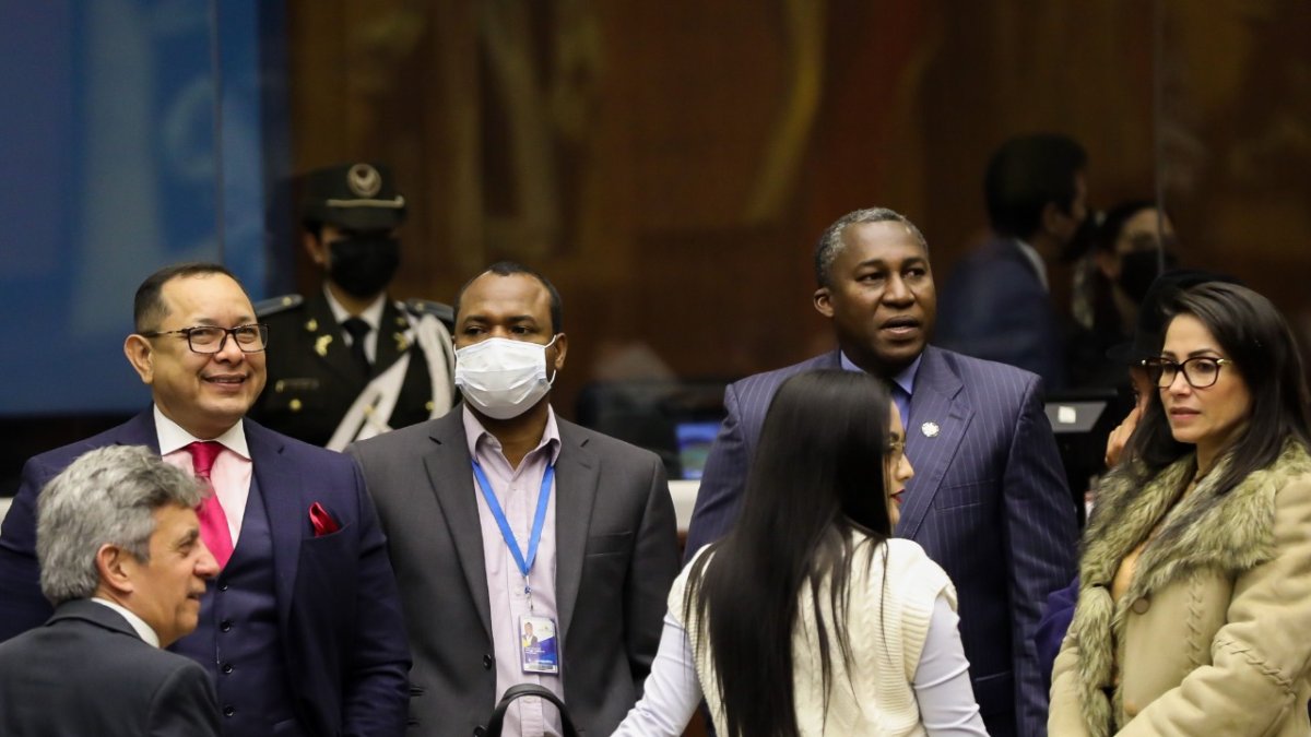 Posición. El bloque correísta votó por la exclusión de tres de los siete consejeros del CPCCS del juicio político.