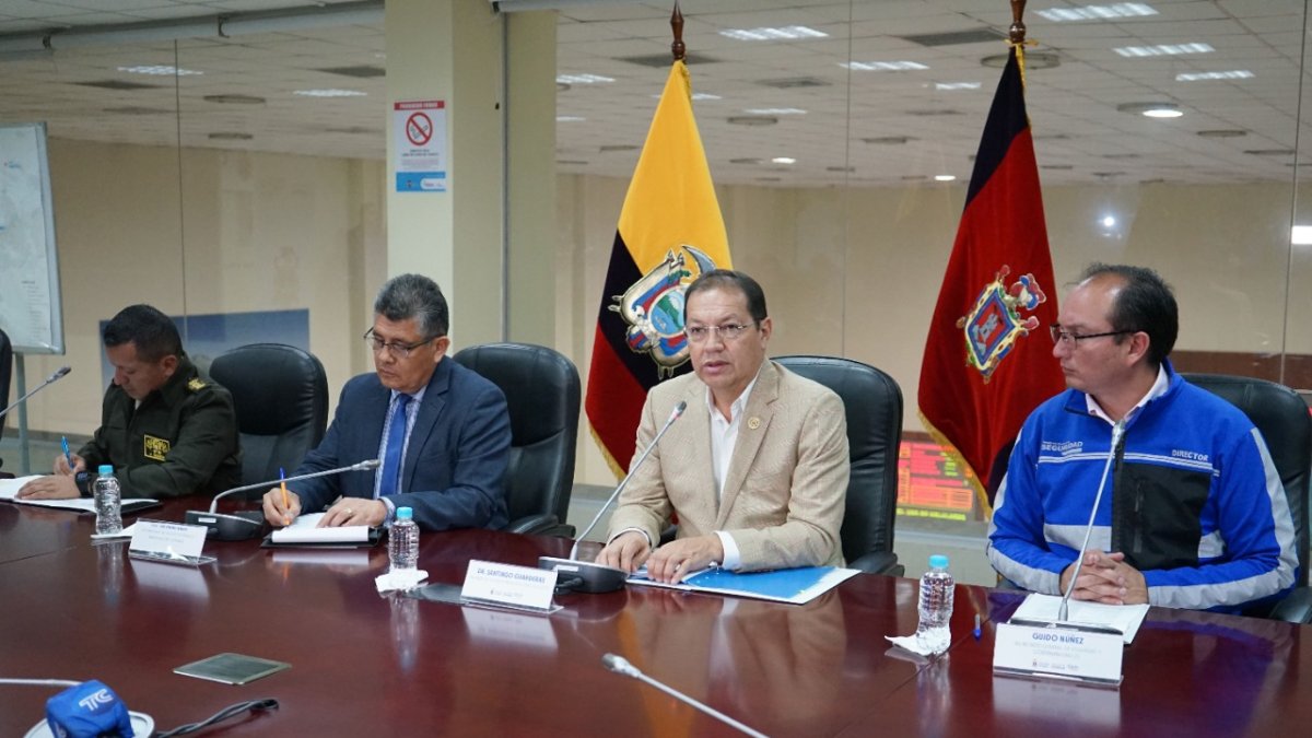 utoridad. Santiago Guarderas, alcalde de Quito, presidió la cita.
