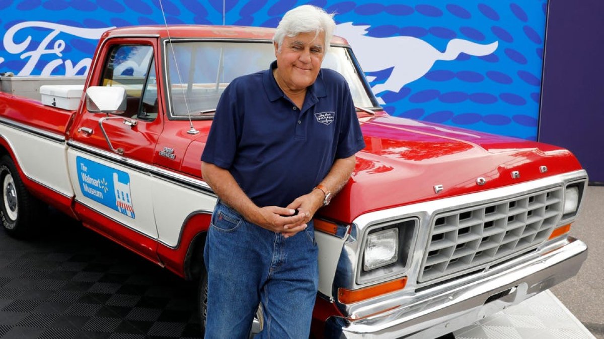 Jay Leno es también conocido por tener una amplia colección de autos clásicos.