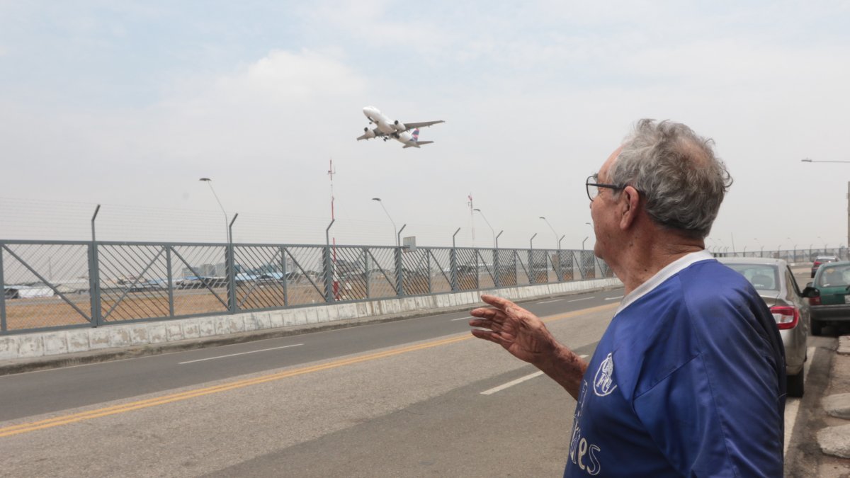 Vecinos. Los moradores de la ciudadela La FAE y de la Santa Leonor temen que una de las aves que están por el sitio provoque algún accidente que termine perjudicando también a los sectores aledaños.