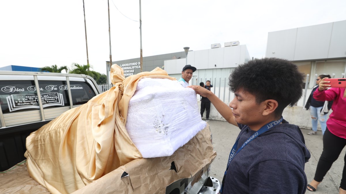 Preparativos. La familia del menor de 13 años emprendió este jueves un viaje a Riobamba para velar los restos de su familiar.