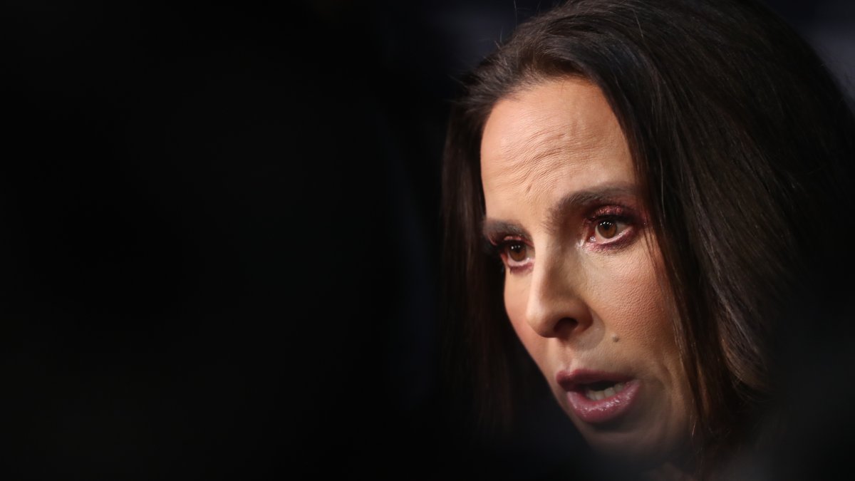 La actriz mexicana Kate del Castillo habla  durante una alfombra roja celebrada en Ciudad de México  /Sáshenka Gutiérrez