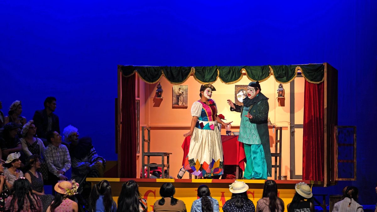 Esta comedia que trata el tema de la infidelidad, es considerada una de las máximas expositoras de la corriente verista.