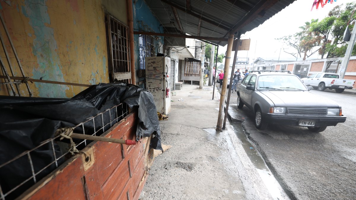 Guayaquil. En este lugar estaban los heridos. La niña en brazos del padre.
