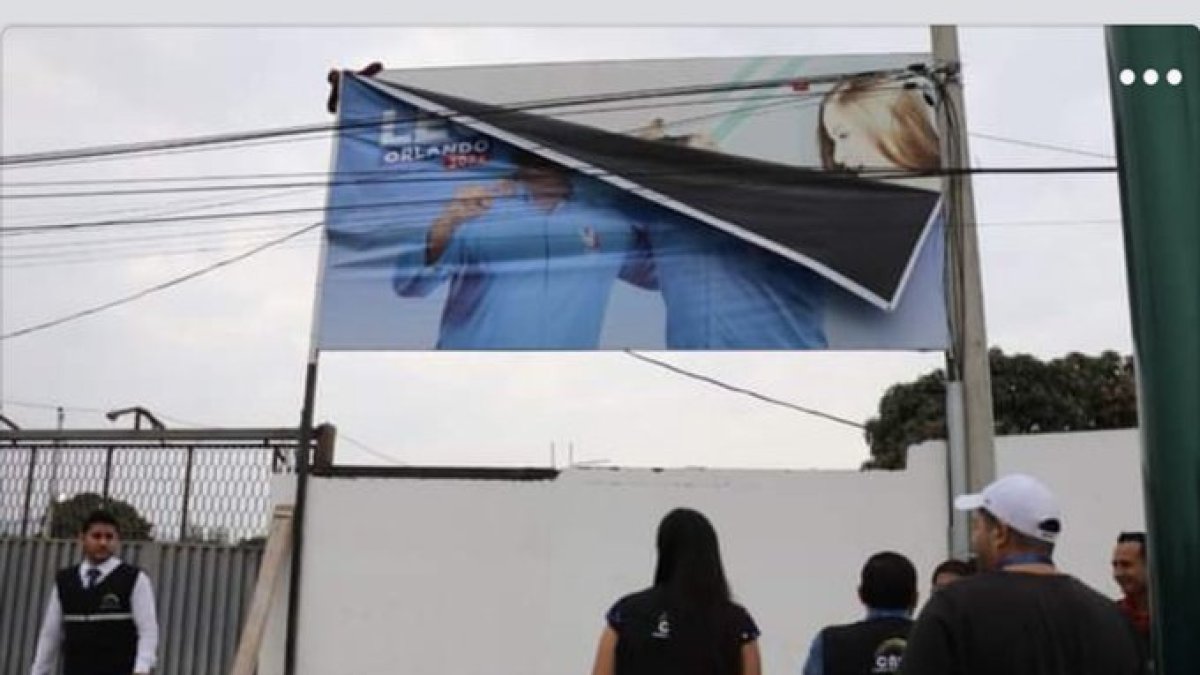 Denuncia. Fernando Villavicencio reclamó por la propaganda anticipada en Manabí que luego fue retirada.