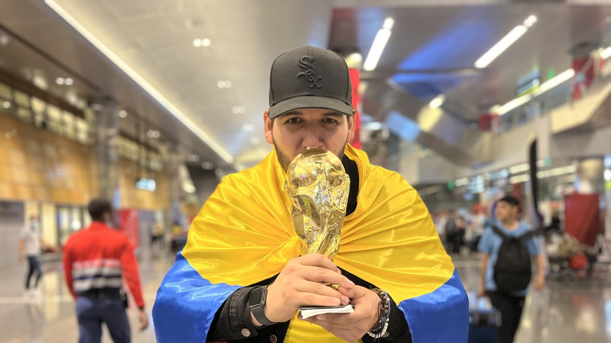 Ecuador. Un tricolor llegó incluso con el trofeo de la Copa del Mundo en mano. Sueña con el debut de mañana