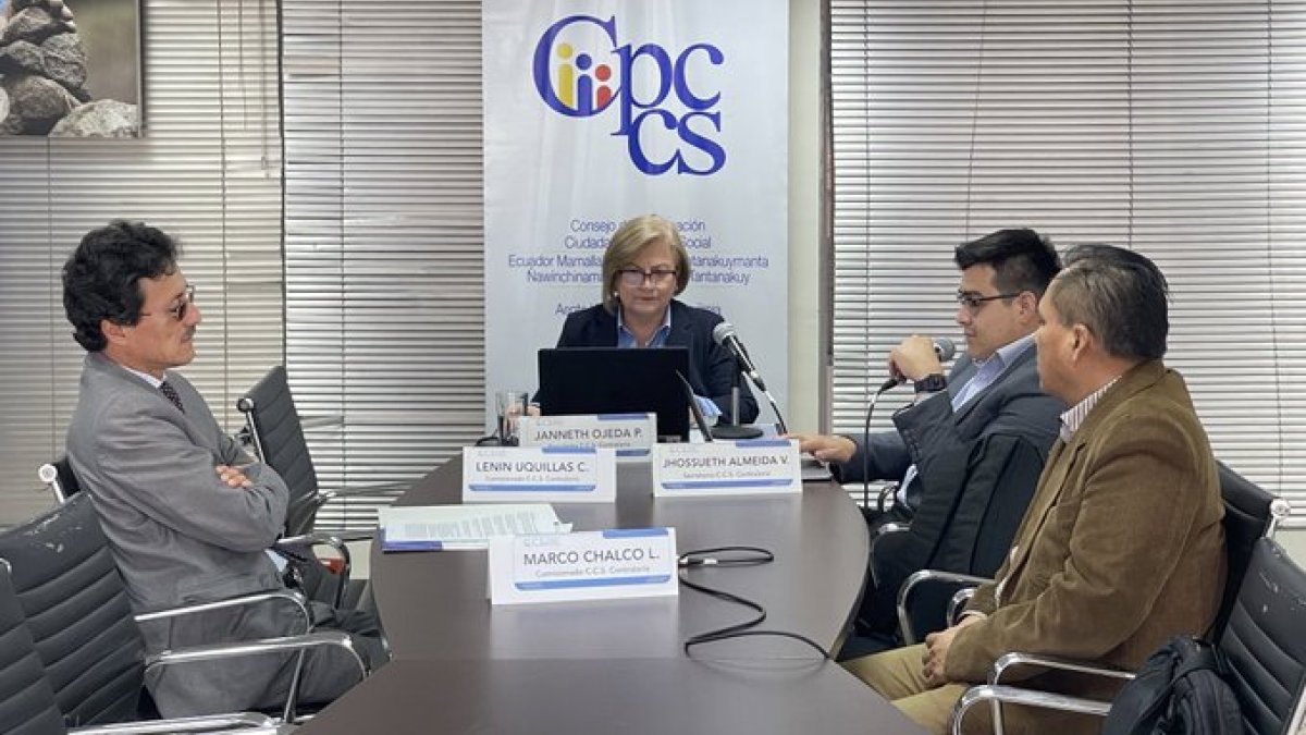 Sesión. Los comisionados del concurso de contralor definieron el cronograma de las fases.