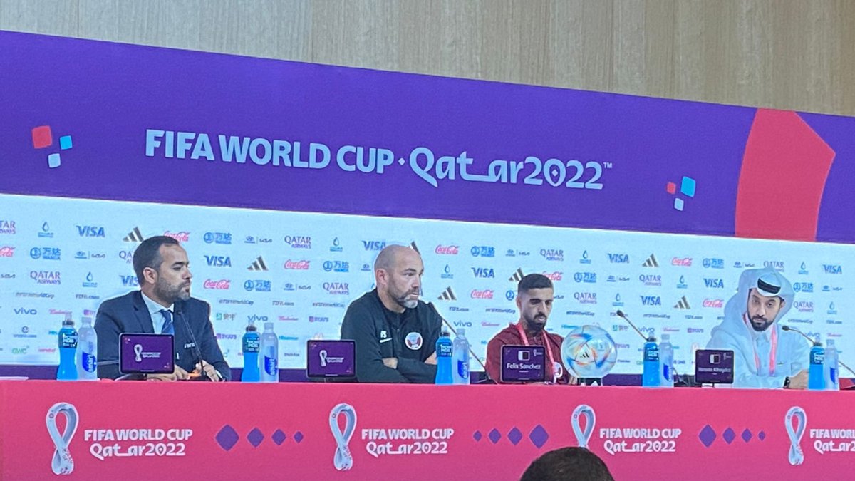 Félix Sánchez Bas (c), el español que dirige a Qatar en el Mundial 2022