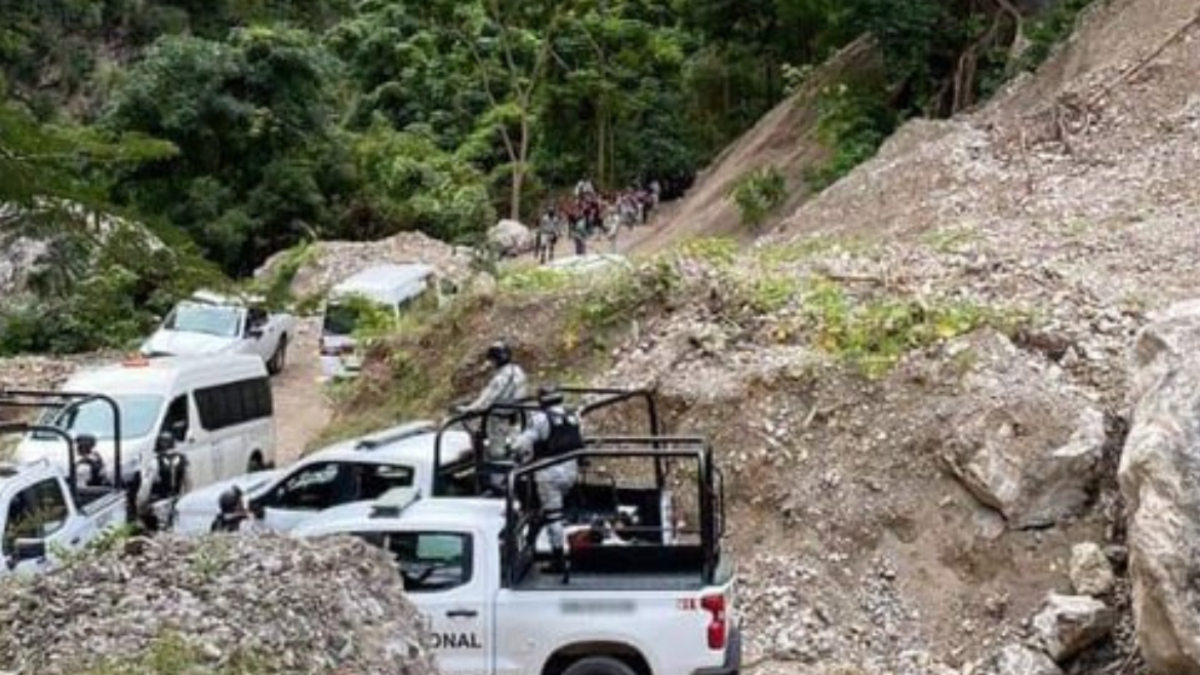 Agentes de la Guardia Nacional (GN) y del Instituto Nacional de Migración (INM) ubicaron a los viajeros irregulares.