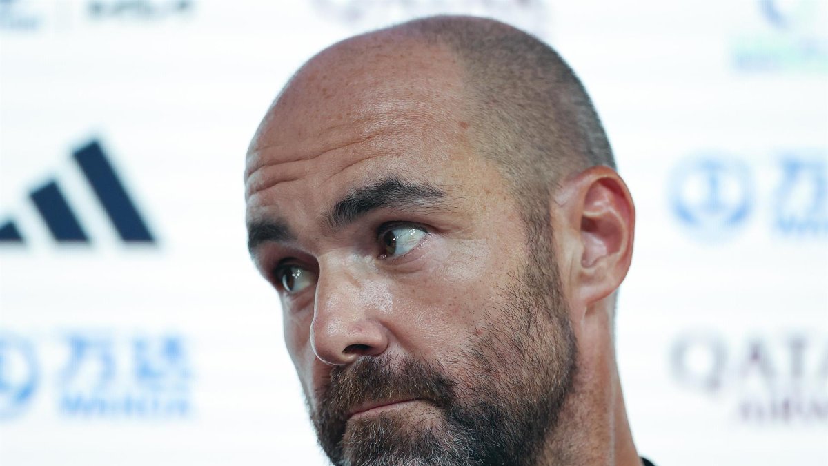 El entrenador de Catar, Felix Sánchez, durante la rueda de prensa ofrecida en la víspera del partido inaugural que el equipo anfitrión disputa ante Ecuador, en el Mundial de FIFA 2022.