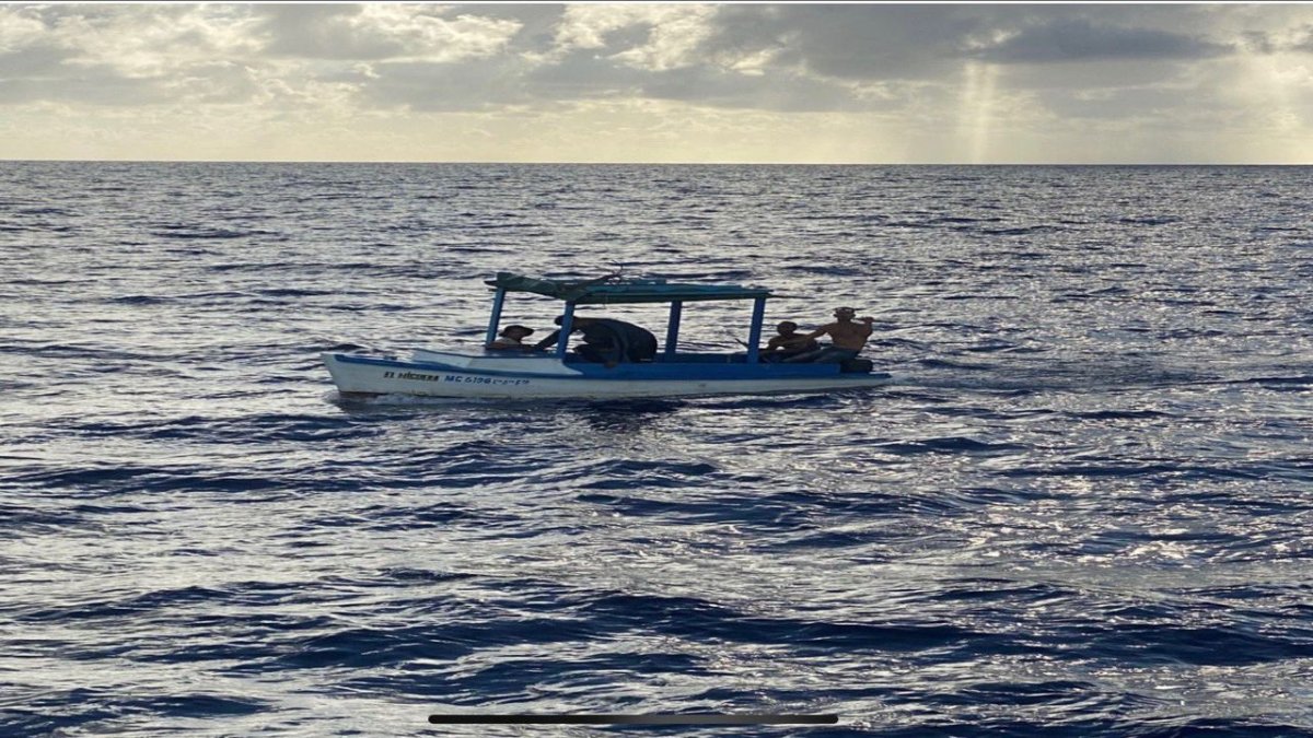 Más de 30 ecuatorianos viajaban en un lancha que naufragó en las costas mexicanas. Imagen referencial.