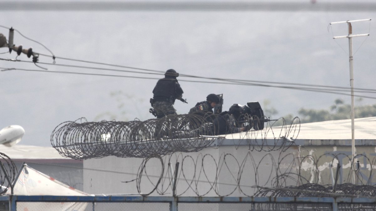 Operativos. En cada motín carcelario, los militares dar soporte desde ciertos lugares a la policía porque no tienen el control del lugar.