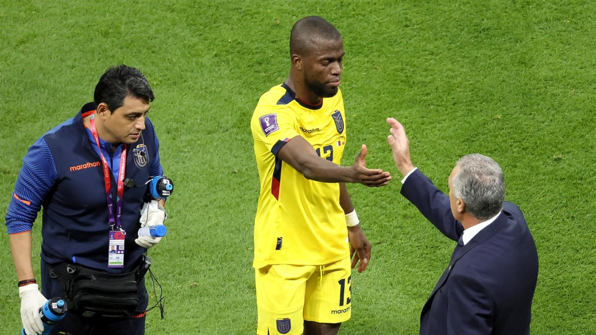 Enner Valencia y Gustavo Alfaro.
