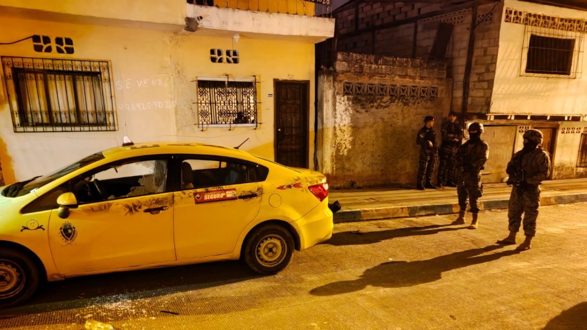 Rastreo. Los uniformados localizaron el vehículo y luego fue abandonado.