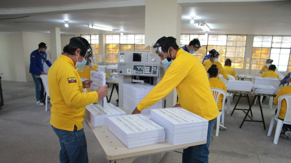 El Instituto Geográfico Militar estará a cargo de la elaboración de los documentos, como en otras ocasiones.