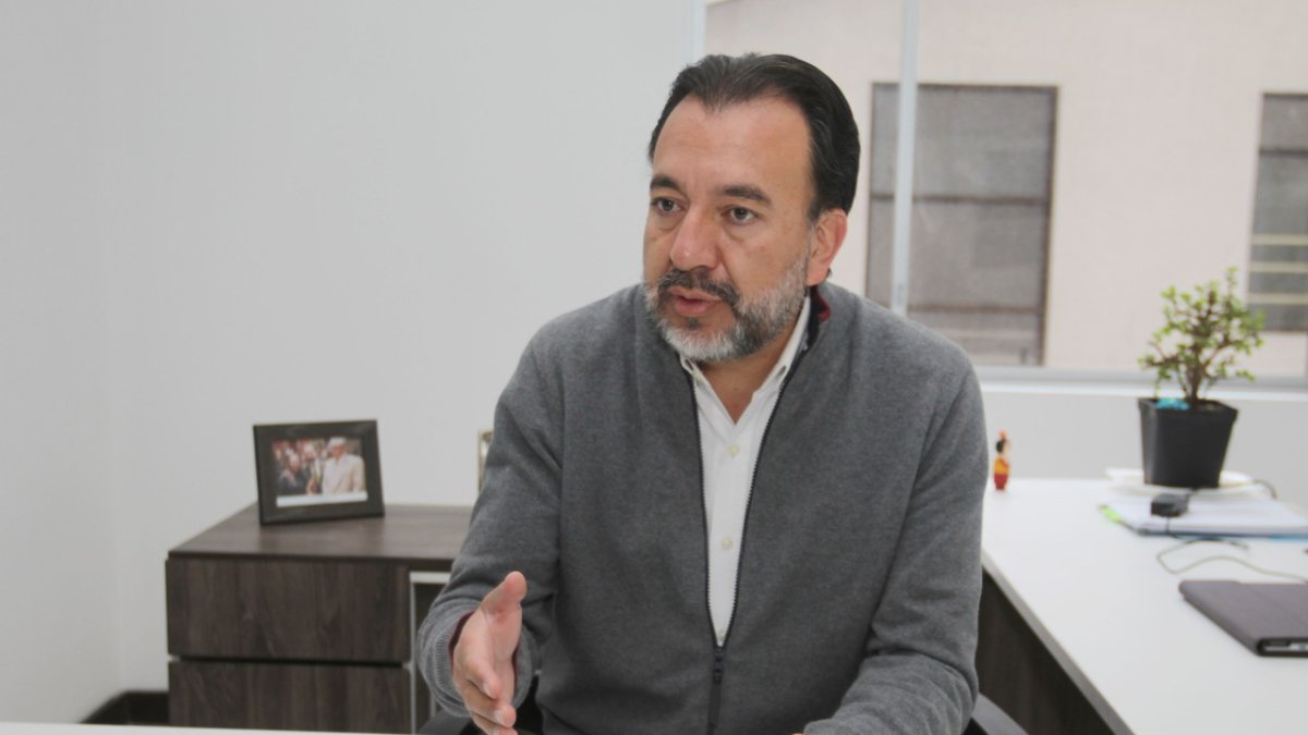 Fue titular de la Secretaría de Planificación y Desarrollo (Senplades) en el gobierno de Rafael Correa.