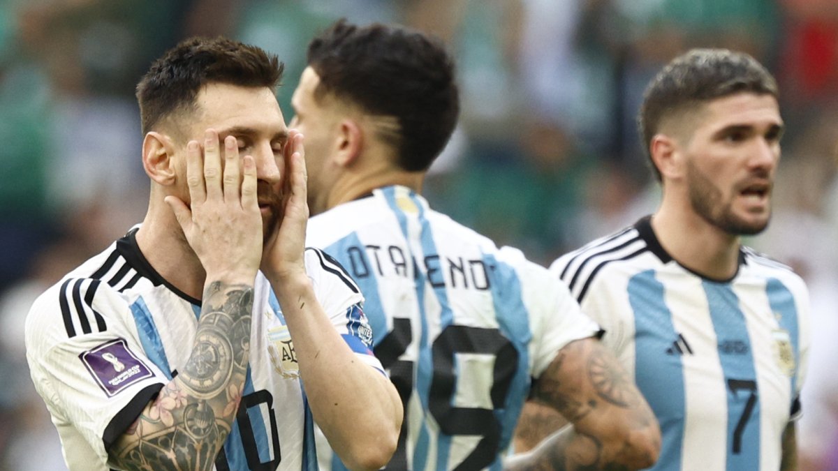 Argentina no pudo en el debut de la Copa del Mundo contra Arabia Saudita, a pesar de que empezó ganando.