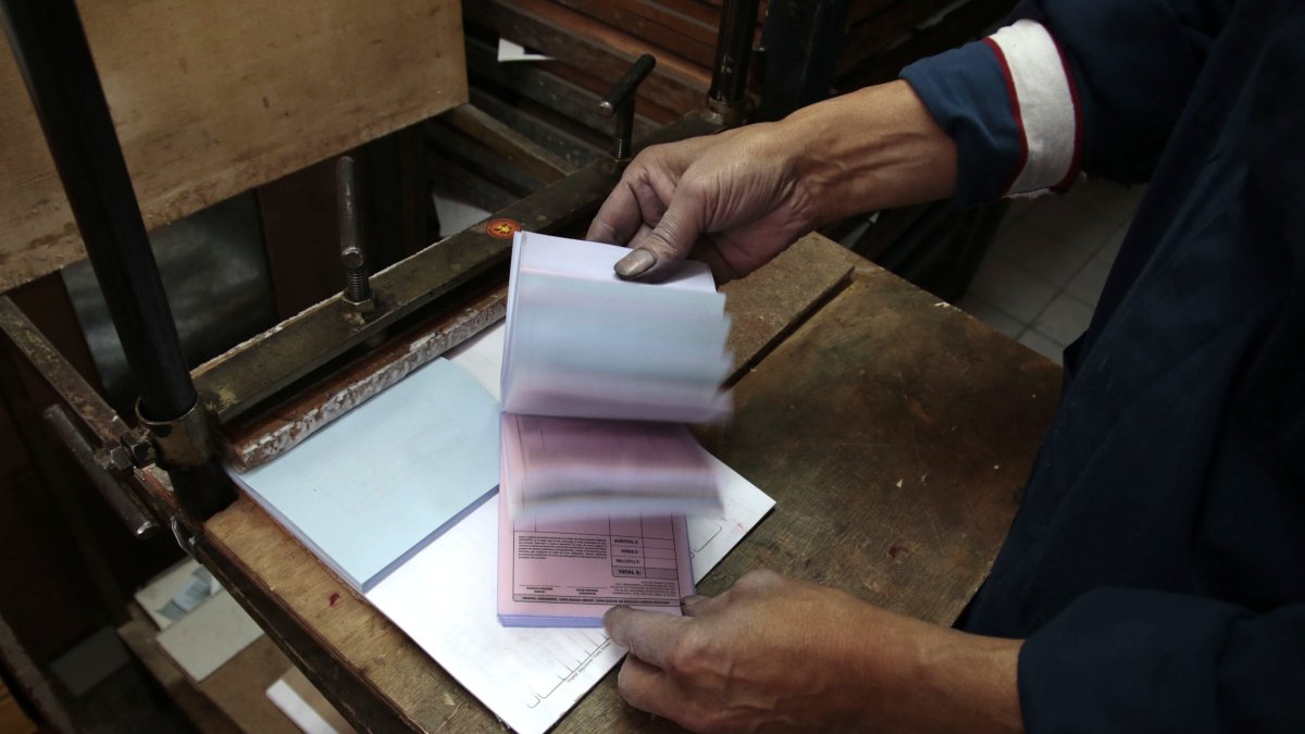 La producción del documento físico llega a su fin en imprentas que se han dedicado por décadas a la actividad.