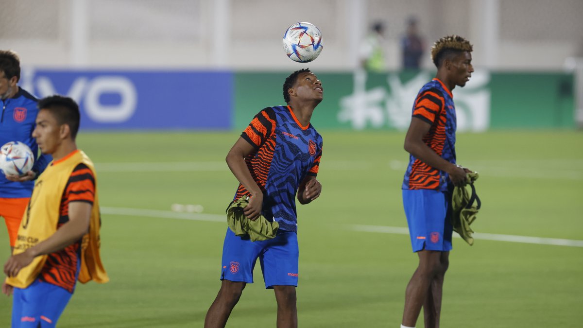 Gonzalo Plata, seleccionado de Ecuador, durante uno de los entrenamientos en suelo qatarí.