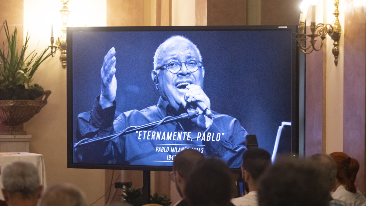Una fotografía del trovador cubano Pablo Milanés, fallecido la víspera en Madrid (España), fue registrada este martes, 22 de noviembre, durante un homenaje de parte de la edición 43 del Festival Internacional de Nuevo Cine Latinoamericano, en La Habana (Cuba).