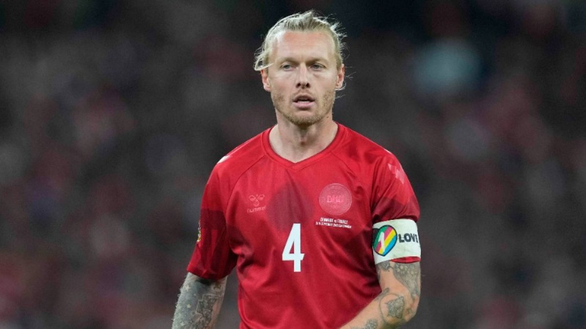 El capitán danés, Simon Kjaer, pretendía usar la cinta de One Love, pero no pudo por la amenaza de la FIFA.