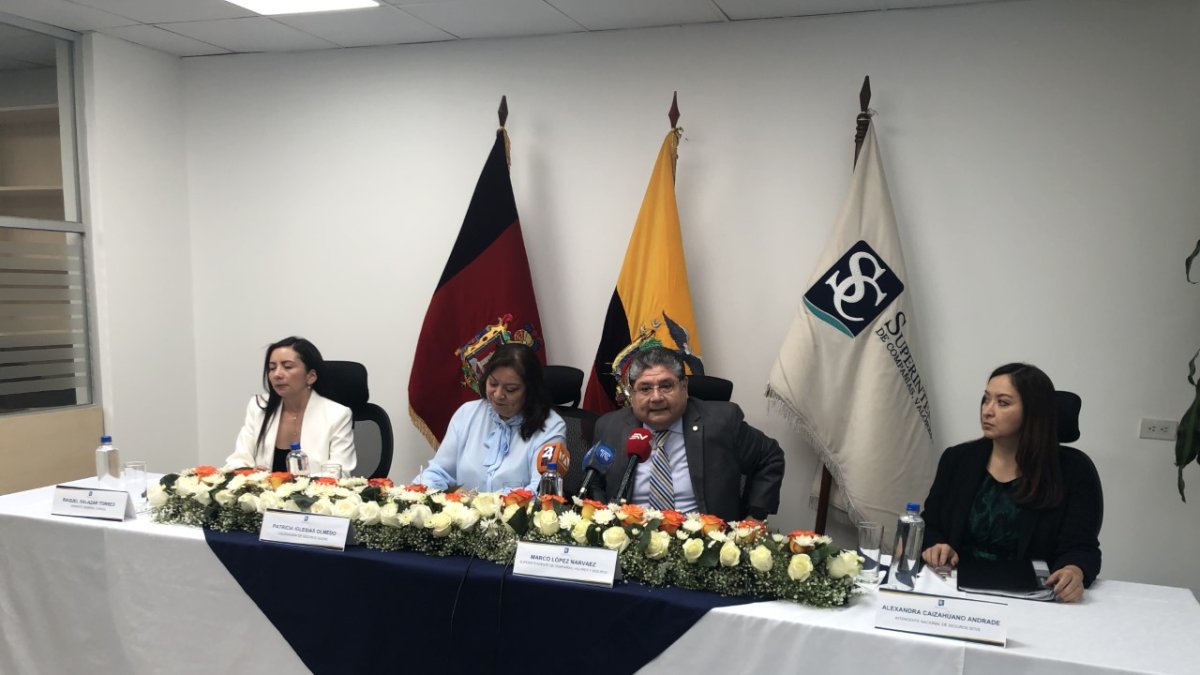 El superintendente de Compañías, Marco López, en rueda de prensa este 23 de noviembre de 2022.