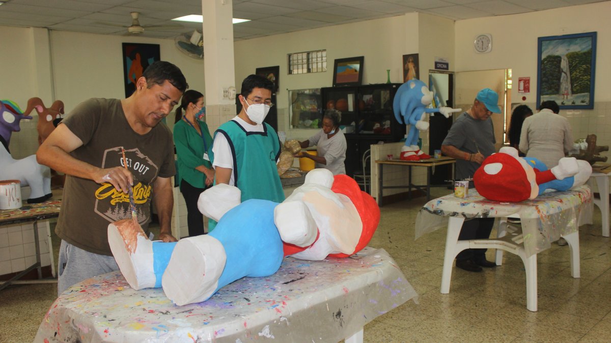 Destrezas. La elaboración de los monigotes inició en julio de este 2022.