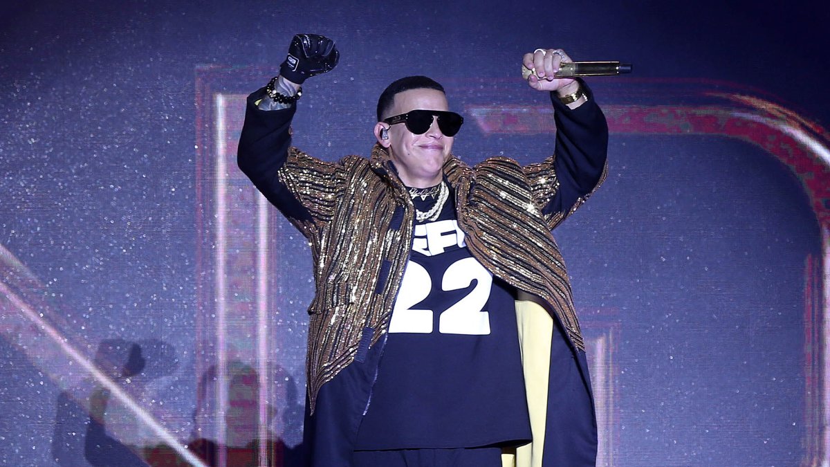 El cantante puertoriqueño Daddy Yankee se presenta en un concierto de su gira “La Ultima Vuelta World Tour Legendaddy