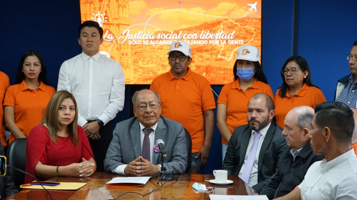 Enrique Chávez, presidente encargado de la ID, se reunió este 24 de noviembre  con los dirigentes de provincias para tomar nuevas resoluciones.