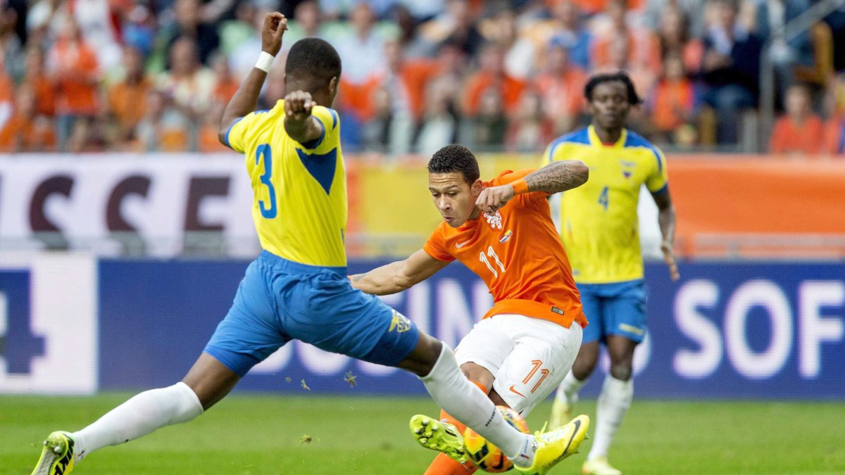 Memphis Depay (naranja), ofensivo del Barcelona e internacional con Países Bajos, ya sabe lo que es jugar ante Ecuador.