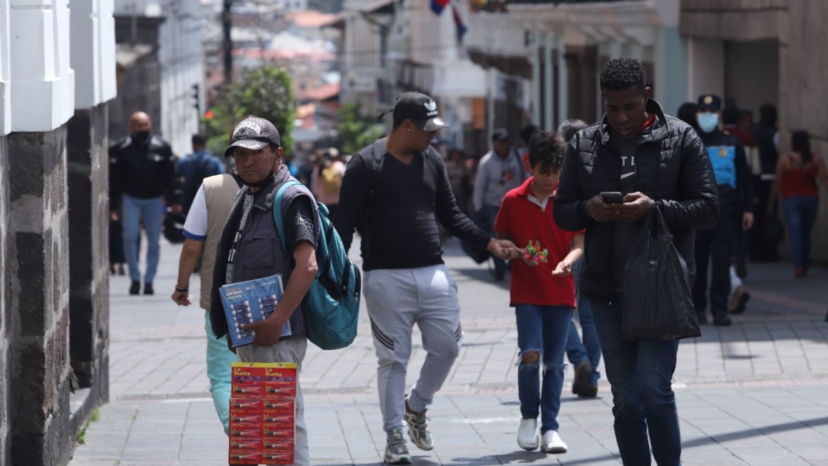 Dato. El 43,9 % de los hombres no culminaron la secundaria, mientras que de las mujeres hay un 41,6 %.