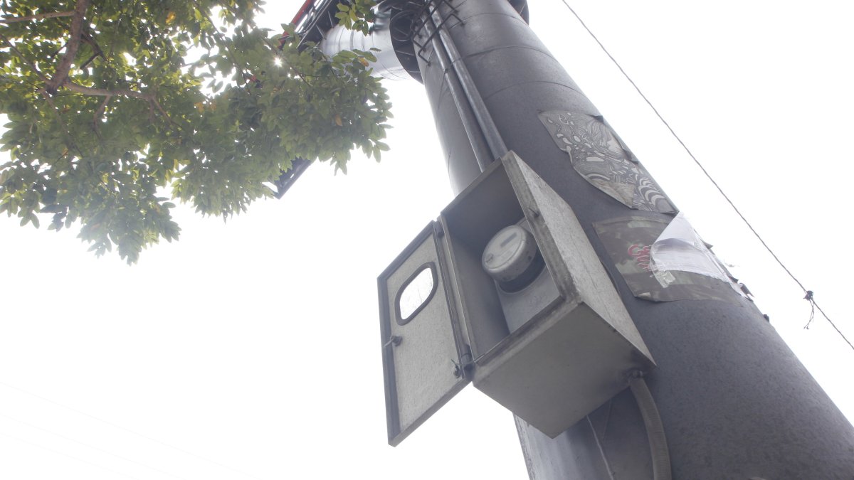 Estructuras. Diferentes vallas cuentan con el espacio para el medidor.