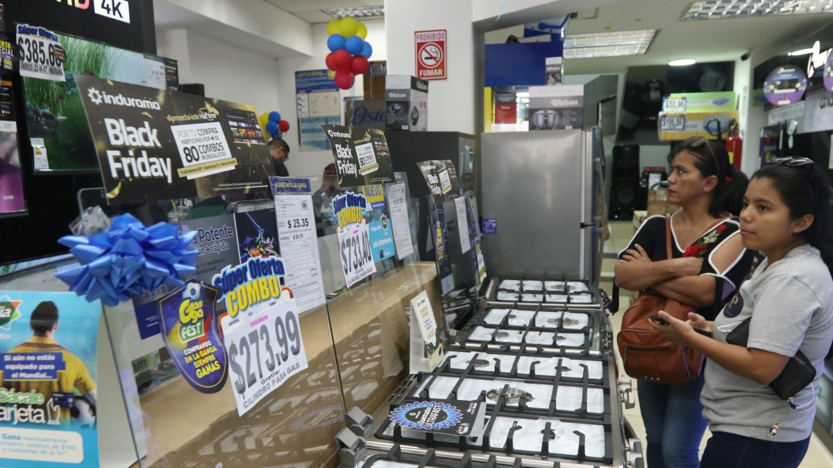 Ofertas. Los comercios ofrecen descuentos que llegan hasta el 70 %