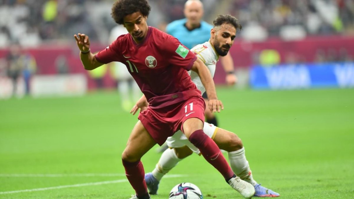 Akram Afif, del club catarí Al-Sadd, puede jugar por ambas bandas. Con su selección registra 24 goles en 83 partidos.