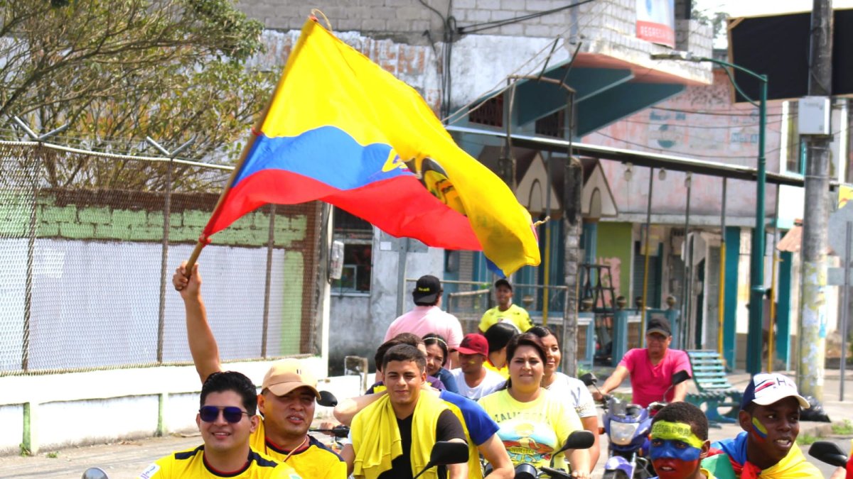 Esmeraldeños celebraron el empate de La Tri