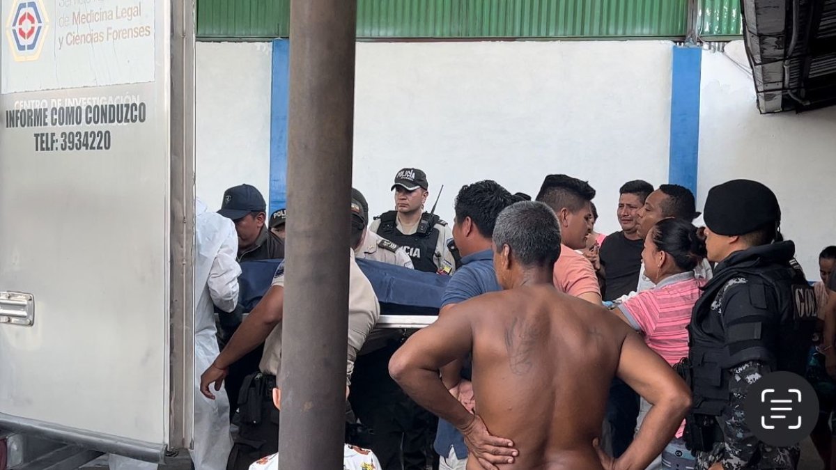 Sucumbíos. Agentes recogieron el cuerpo para llevarlo a unidad forense.
