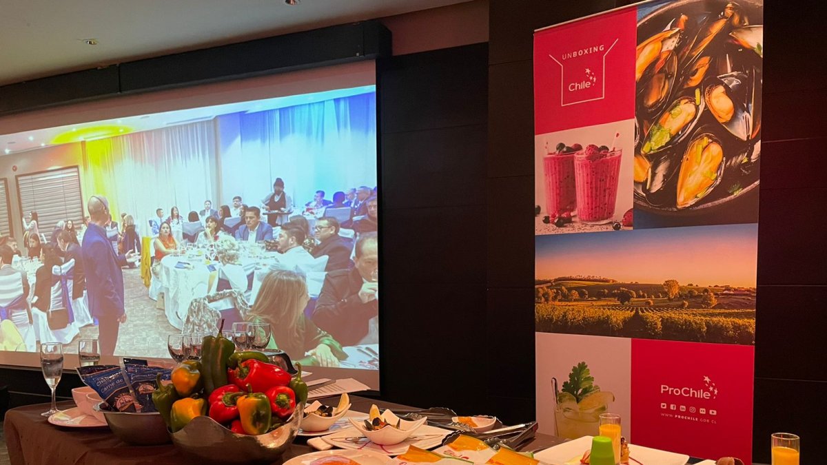 Exposición.- La Oficina Comercial de Chile promueve los productos chilenos en Ecuador.