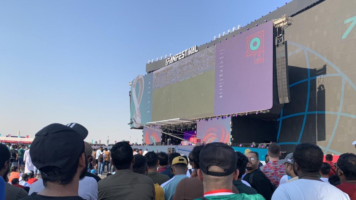 Los aficionados de varios países acuden diariamente al FIFA Fan Fest.