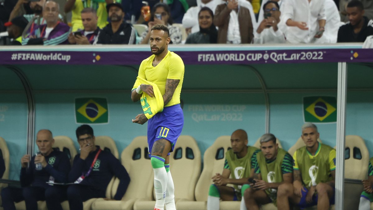 Neymar está lesionado y no jugará hasta los octavos de final del Mundial.
