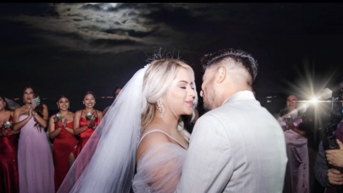 Evento. Ximena Moreira y César Martínez viven en Guayaquil y se casaron en Punta Blanca al pie de la playa.