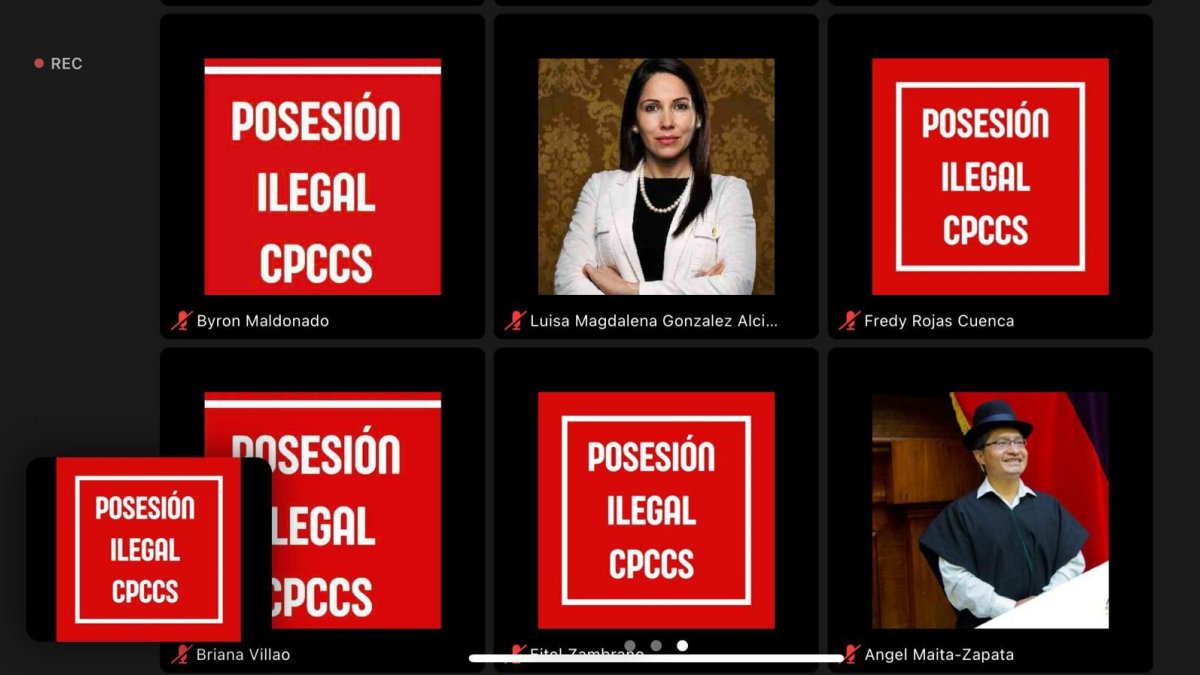 La Bancada del Acuerdo Nacional, antes de retirarse de la sesión, ubicaron leyendas de rechazo.